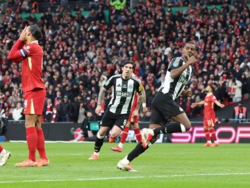 德天空:目前利物浦仍然视伊萨克为引援首选,其次是埃基蒂克