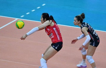 朱婷冲击意甲首冠！距离赛季全满贯仅差两环，再度登上国际排联海报