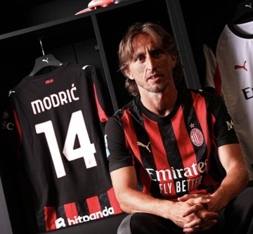 AC米兰正式签约39岁莫德里奇,五位巨星相继离开皇马加盟米兰养老