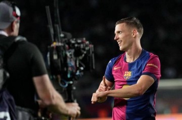 三强各有喜忧！曼城惊天逆转，大巴黎连胜终结，巴萨一球险胜