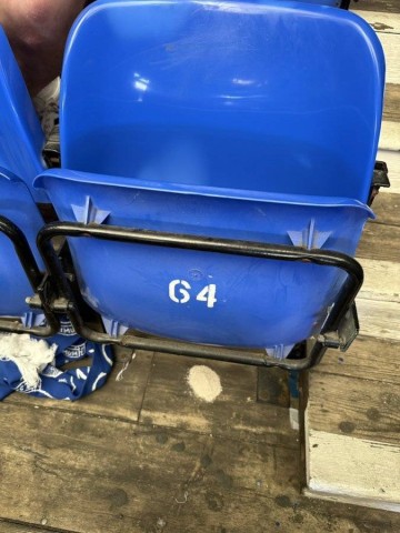 埃弗顿球迷在古迪逊公园洒下父亲骨灰：他的一部分将永远留在这里