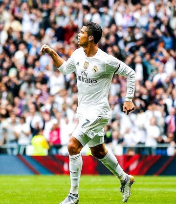 拉菲尼亚能否成为新一届金球奖得主？与2013年C罗的成就对比分析