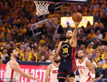 巴特勒复出27+6库里17分 勇士险胜火箭抢到赛点